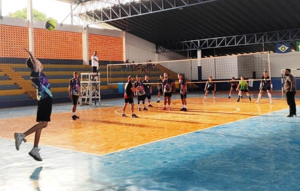 Quadrangular de Voleibol animou a tarde de Sábado em Rosário Oeste