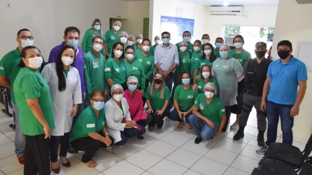 Prefeito Alex acompanha primeiras vacinações contra covid-19 em Rosário Oeste