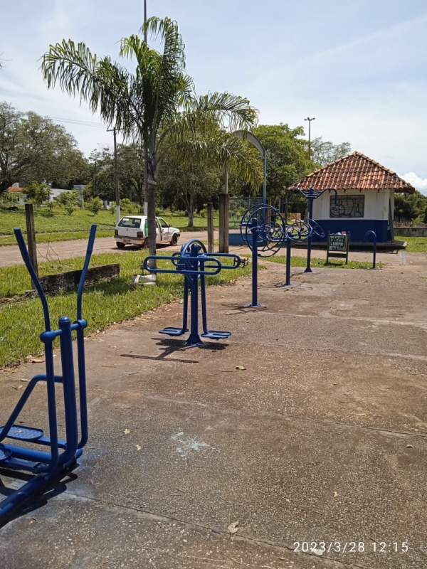 Prefeitura realiza reparo e manutenção na academia ao ar livre do Lago Iracema em Rosário Oeste.