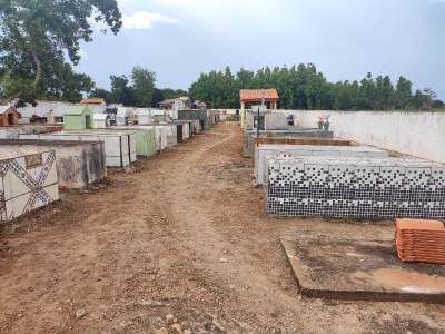 Prefeitura realiza a limpeza do cemitério municipal
