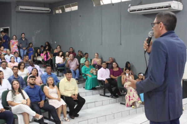 PREFEITO ALEX BERTO PARTICIPA DE CERIMÔNIA DE CELEBRAÇÃO DO CASAMENTO SOCIAL DE 20 CASAIS, NO MUNICÍPIO DE ROSÁRIO OESTE.