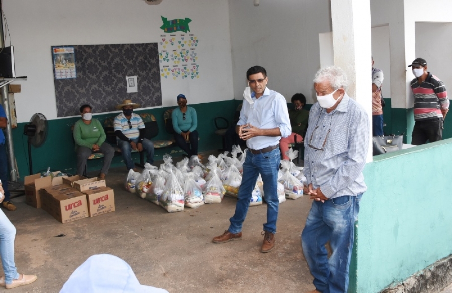 Prefeitura de Rosário Oeste fez mais uma doação de sacolões para funcionários da Secretaria de Infraestrutura