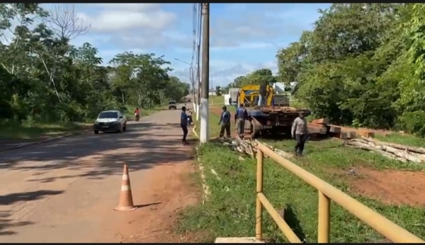 Prefeitura de Rosário Oeste dá início às obras de construção da passarela de pedestres, sobre o Córrego Ribeirão Cutia.