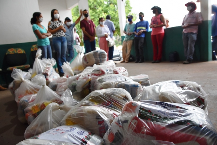 Prefeitura de Rosário Oeste doa sacolões para funcionários da Secretaria de Infraestrutura