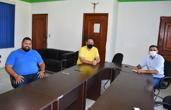 Prefeito de Rosário Oeste se reúne com representantes da prefeitura de Nobres