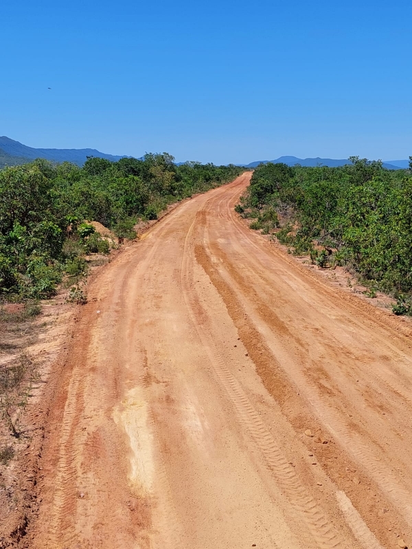 Prefeitura de Rosário Oeste já recuperou 100% da estrada de acesso ao Vão da Serra no distrito de Bauxi