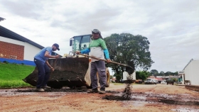 Prefeitura de Rosário Oeste realiza serviço de tapa buracos no Bairro Nossa Senhora Aparecida